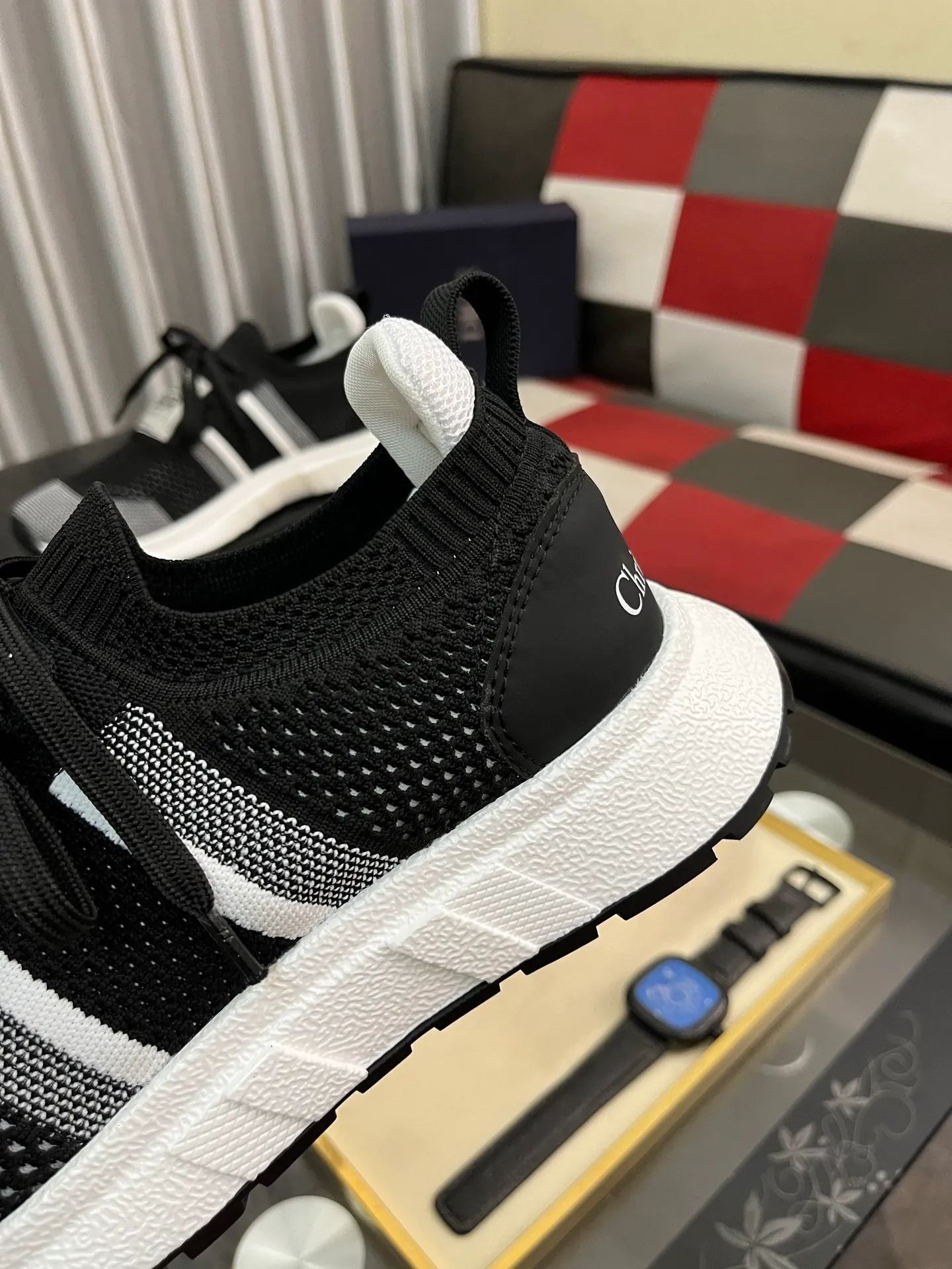 Men's men's shoes 💰400⌚️⌚️Dior unique modern style sneakers. 🏃Casual LeFou original leather😍😍 Yangli (refuses to discolor and rub feet) soles: Original soles specially provided by the original factory, super cool😍 Lace-up to bring wind when walking👍Style design ⚠️Super comfortable and wear-resistant original soles. Code number: 38-443️⃣Colors available